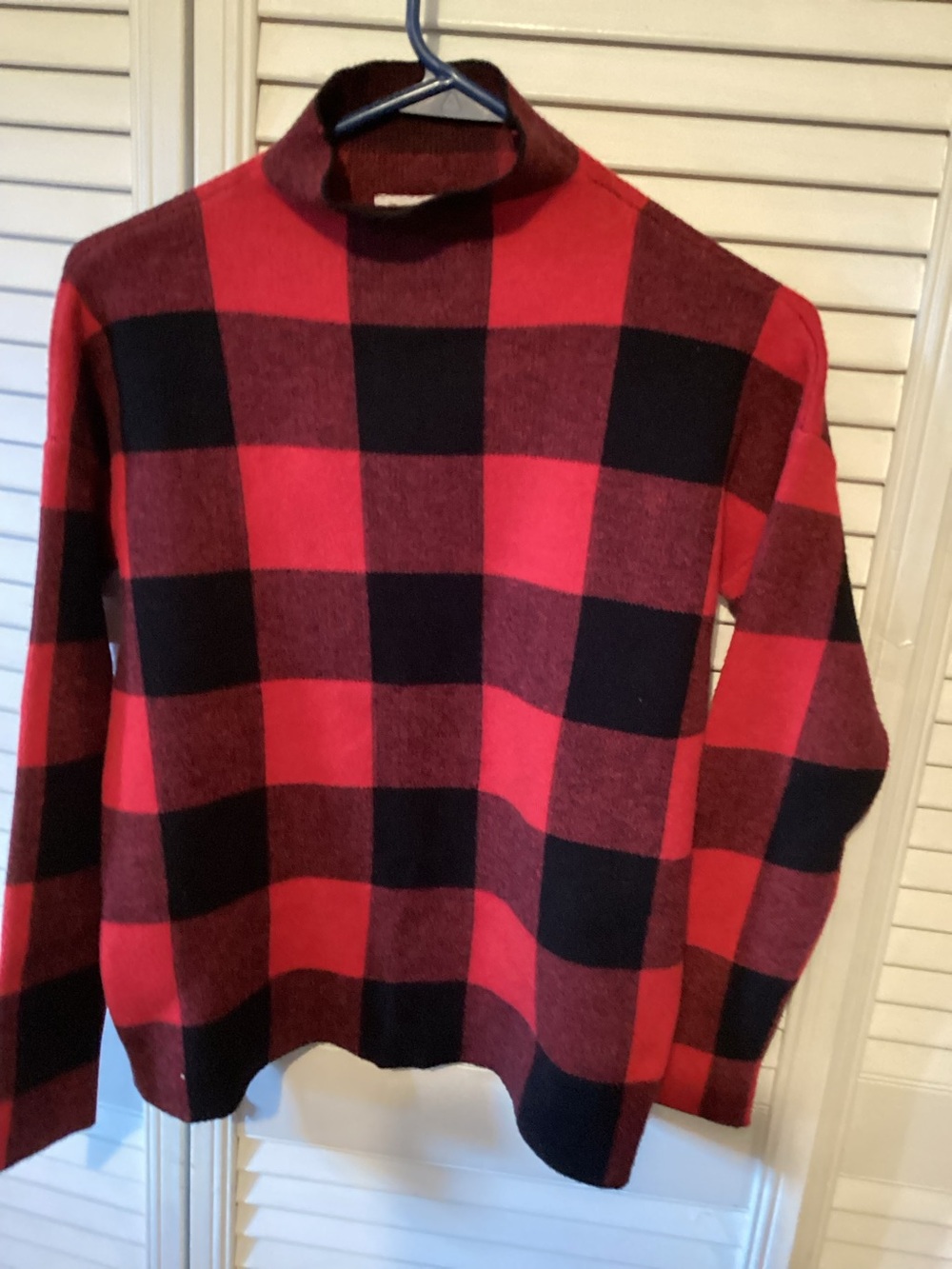 Tommy Bahama ladies red and black buffalo plaid mock turtleneck neck, size small